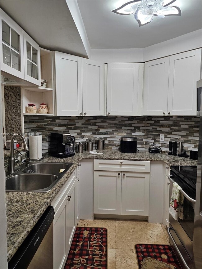 Building Photo - 9781 SW 138th Ave