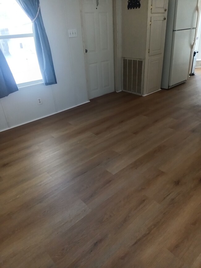 Building Photo - 841 W Colonial Cir