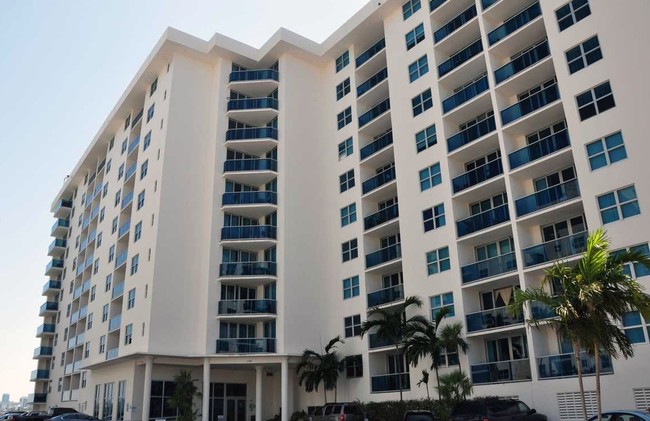 Foto del edificio - Wake Biscayne Bay North