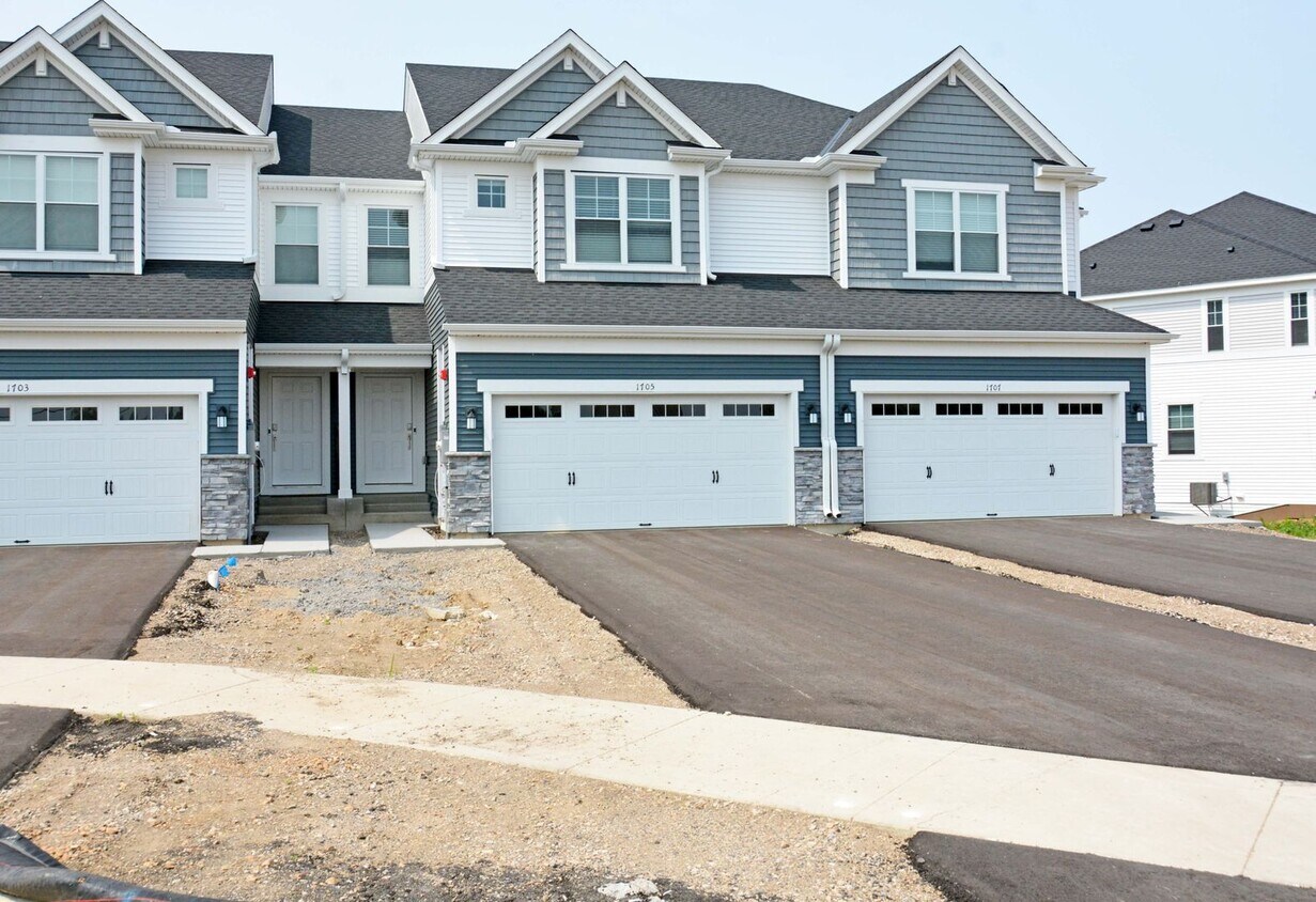 Primary Photo - Beautiful 3 BD/ 3BA Townhome In Chaska.