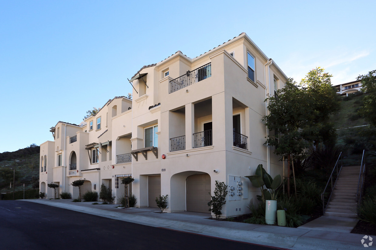 Foto principal - Costa Pointe Luxury 3-4 Bedroom Townhomes