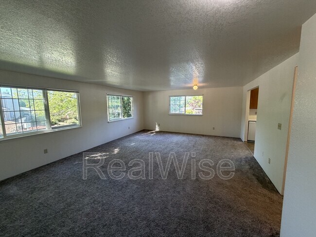Foto del edificio - 2141 NW North Hill Dr