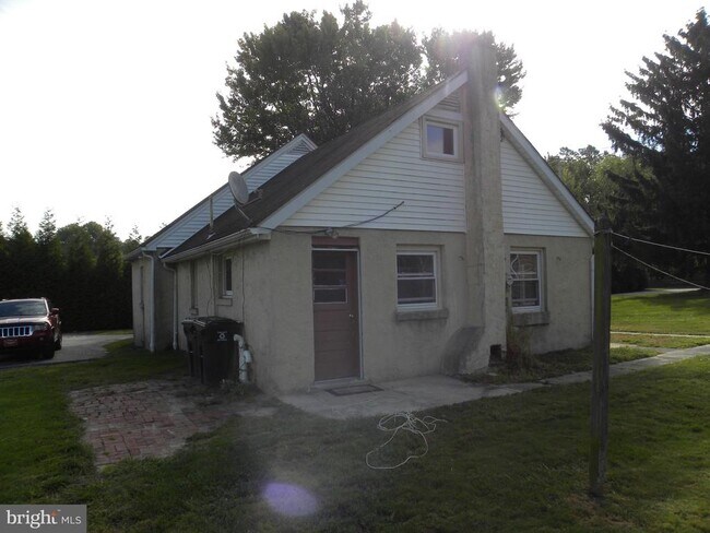 Building Photo - 2115 E Kings Hwy