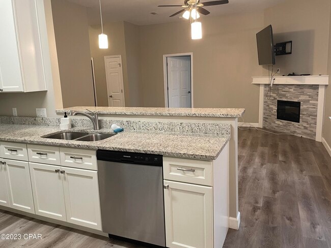 Building Photo - 102 Michelle Ct