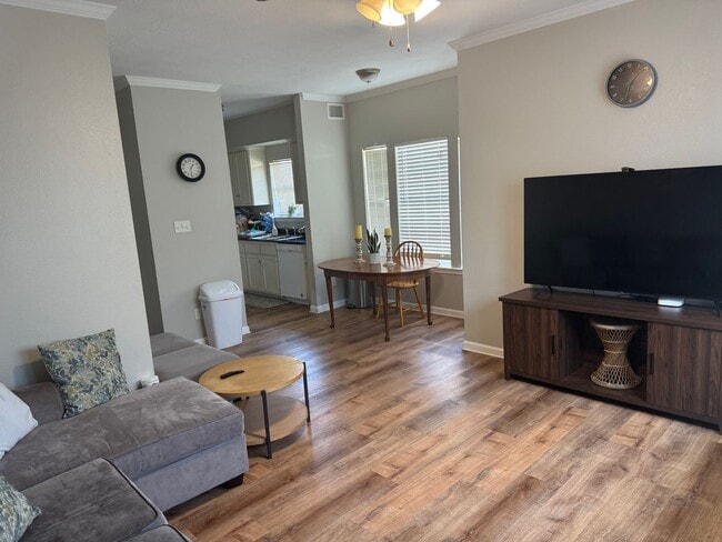 Building Photo - AUGUST MOVE IN!!  Spacious 3 bedroom 3 Bat...