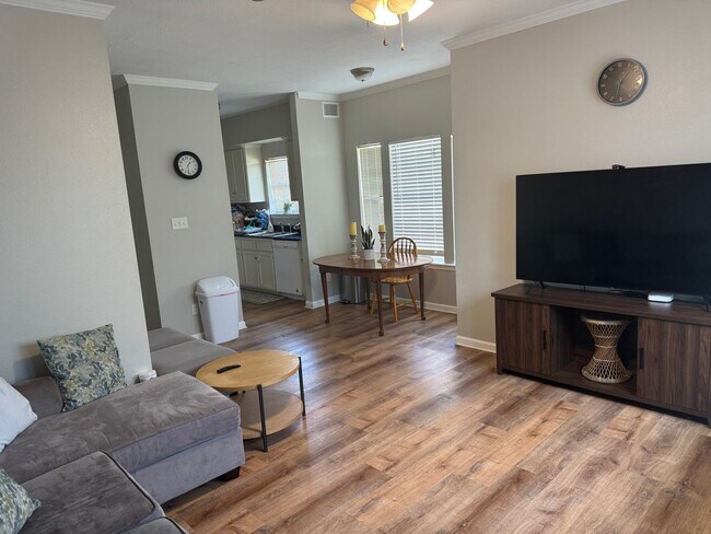 Building Photo - MARCH MOVE IN!!!  3 bedroom 3 Bathroom Duplex Next Door to Blinn!