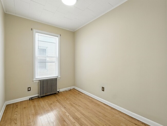 Foto del edificio - 32 Gardner Ave