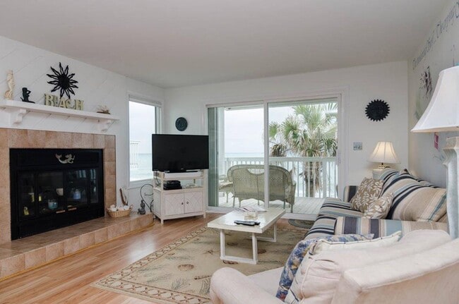 Building Photo - 2102 Surfrider Ct