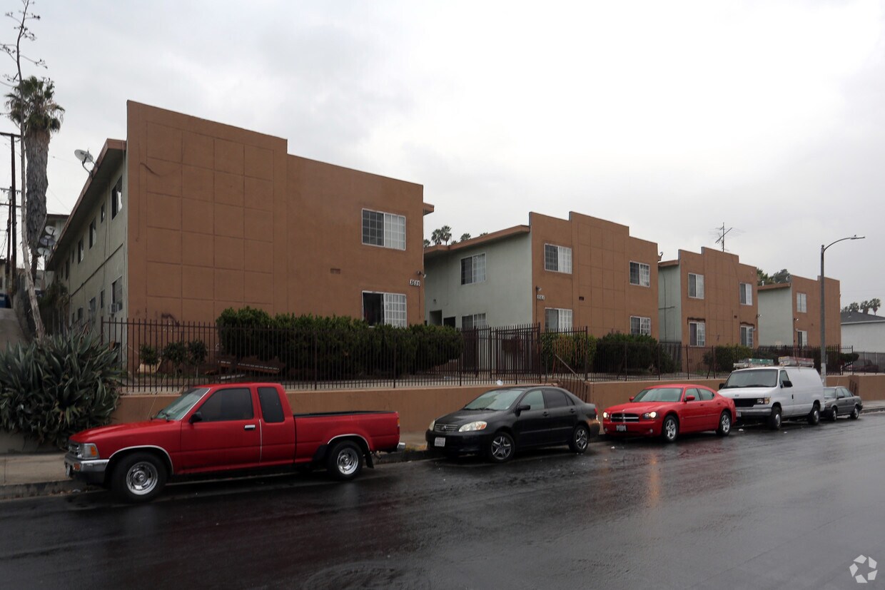 3511 W 27th St - 3511-3525 W 27th St