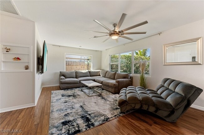 Foto del edificio - 714 105th Ave N