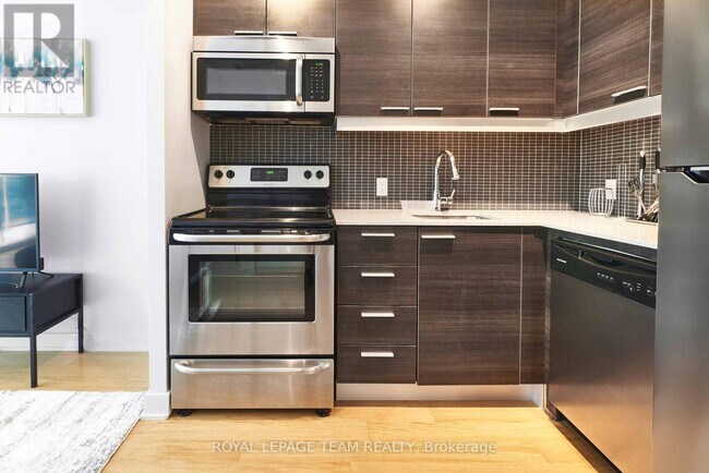 Photo du bâtiment - 354 Gladstone Ave