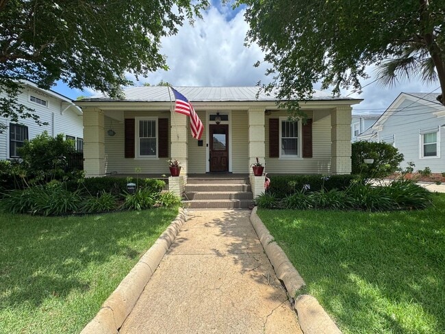 Building Photo - Pensacola - East Hill / Downtown - 4 bedro...