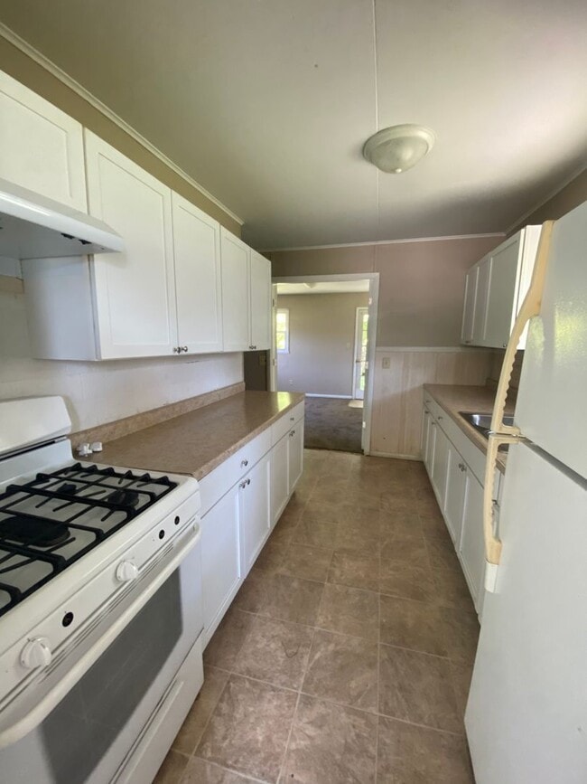 Building Photo - 2 Bedroom Home