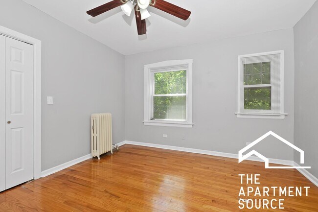 Building Photo - 6158 S Albany Ave