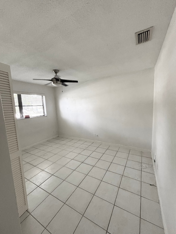 Building Photo - 1410 NW 93rd Terrace