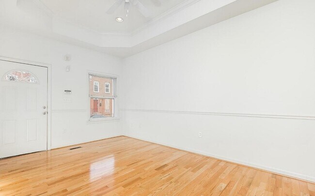 Living Room - 1115 Washington Blvd