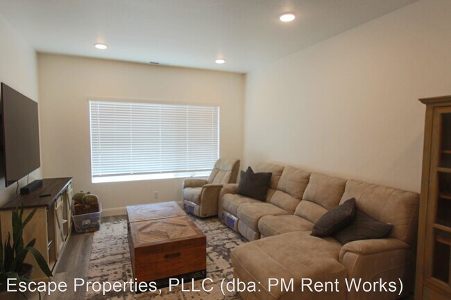 Building Photo - 3 br, 2.5 bath House - 648 W Fire Sky Dr.