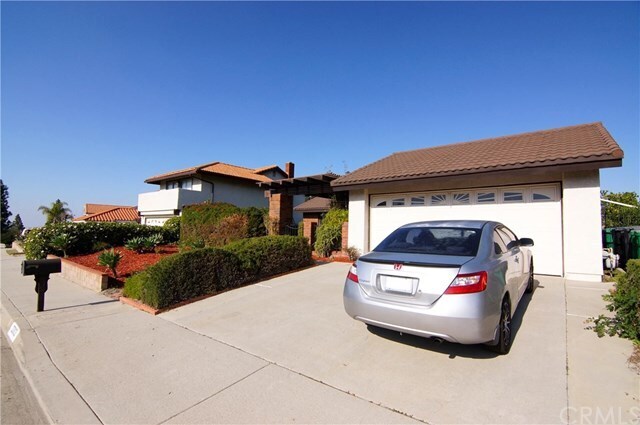 Building Photo - 23833 Country View Dr