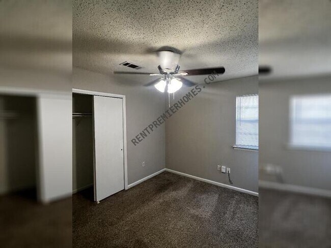 Foto del edificio - 6617 Whippoorwill Ln