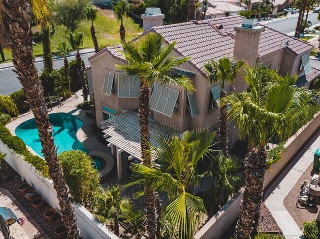 Foto del edificio - 45540 Desert Fox Dr