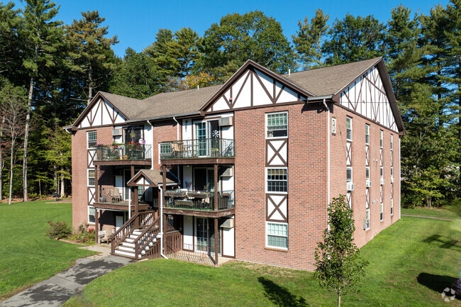 Building Photo - Tudor Crest Apartments - 2 Autumn Way Seabrook, NH 03874