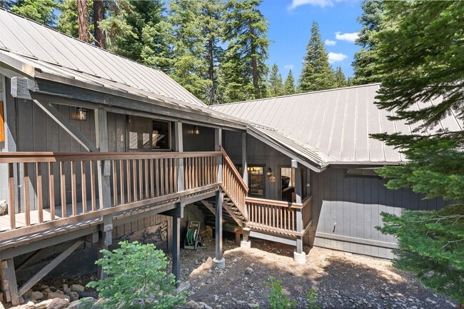 Foto del edificio - New to the Rental Market! FURNISHED Custom 3 Bdrm Hm w/Garage