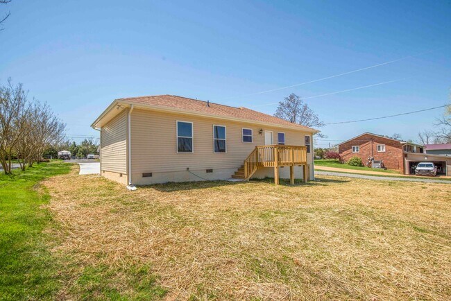 Building Photo - 7206 Della Dr