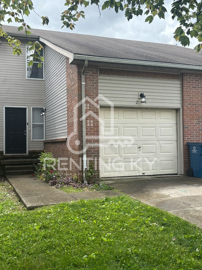 Foto del edificio - Updated 2-Bed, 1.5-Bath Townhome with a Garage!