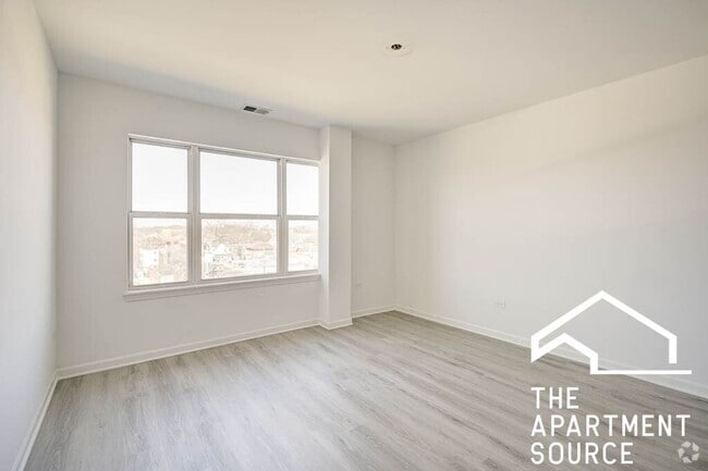 Building Photo - 1540 W Glenlake Ave