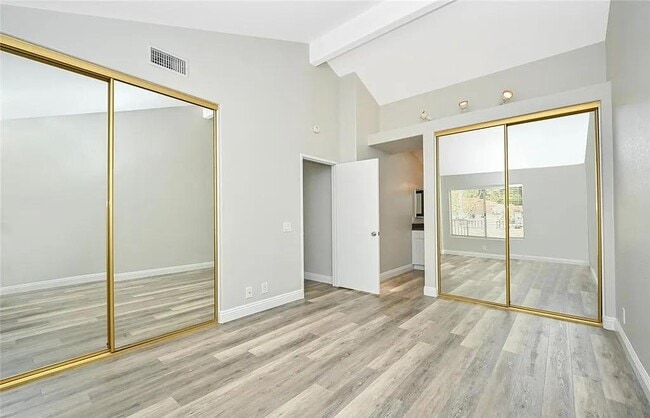 Building Photo - 6 Sandpiper Ln