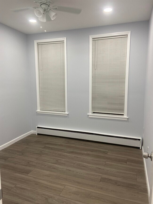 Foto del edificio - 1204 13TH St