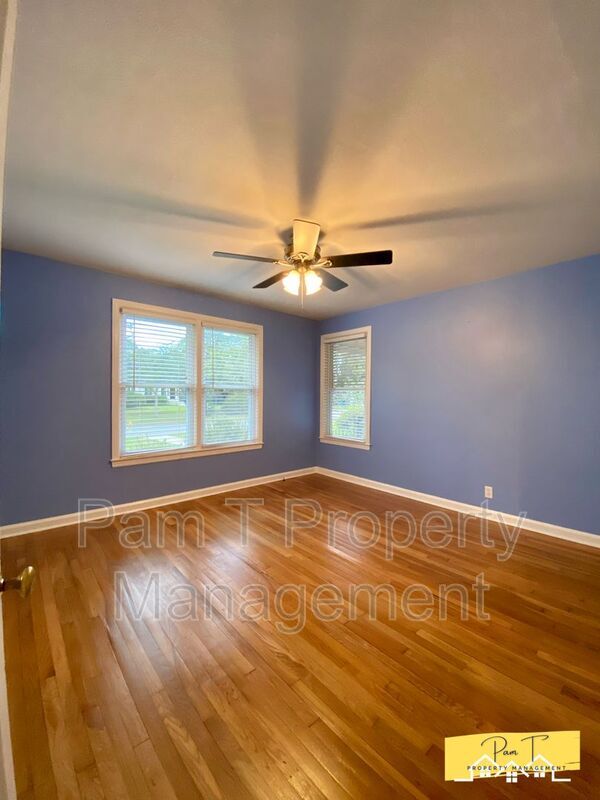 Building Photo - 304 Columbus Dr