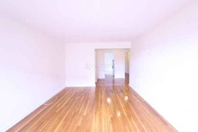 Foto del edificio - 2 bedroom in FLUSHING NY 11354