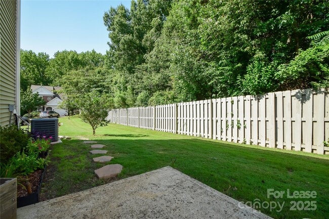 Building Photo - 2121 Kaybird Ln