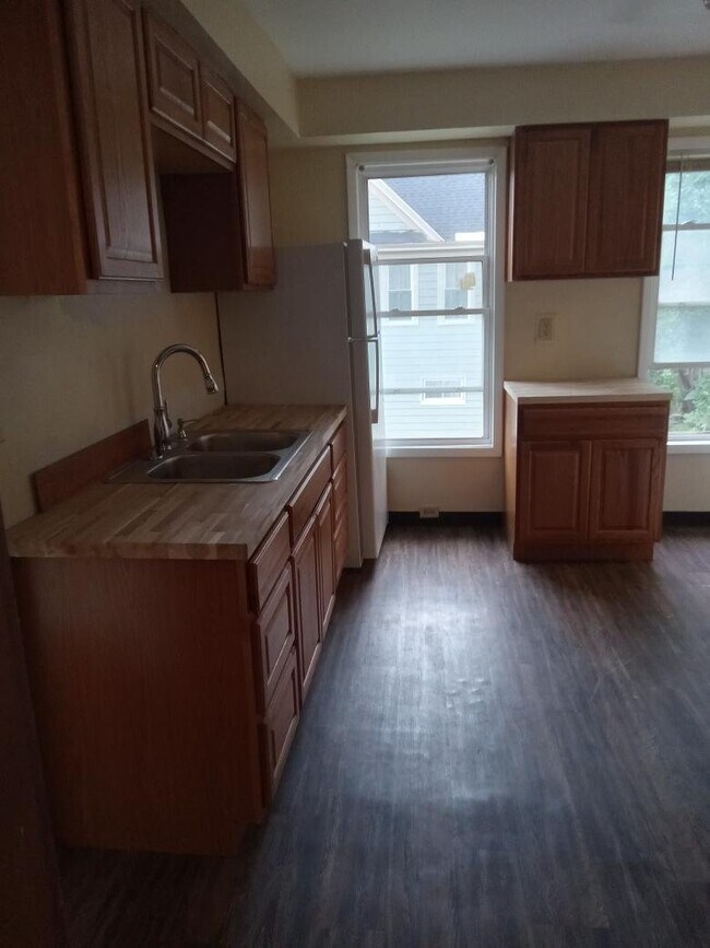 Building Photo - 455 Wilkinson St