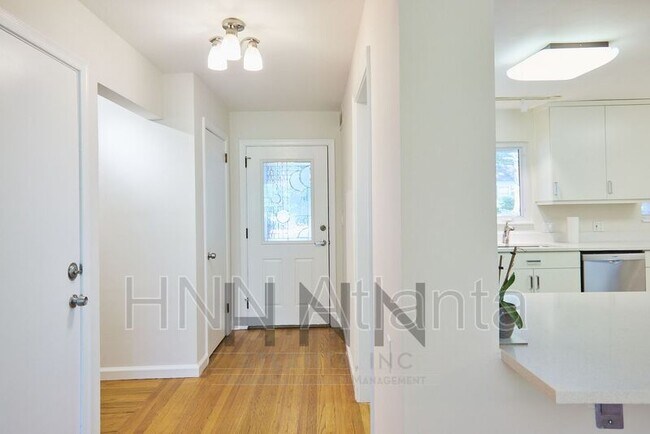 Foto del edificio - 1056 Emerson Ave SE