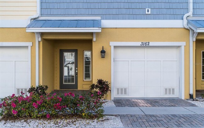 Foto del edificio - 3162 Moorings Dr S