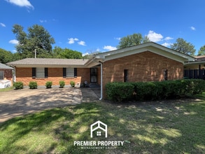 Building Photo - 3460 Luzon Dr