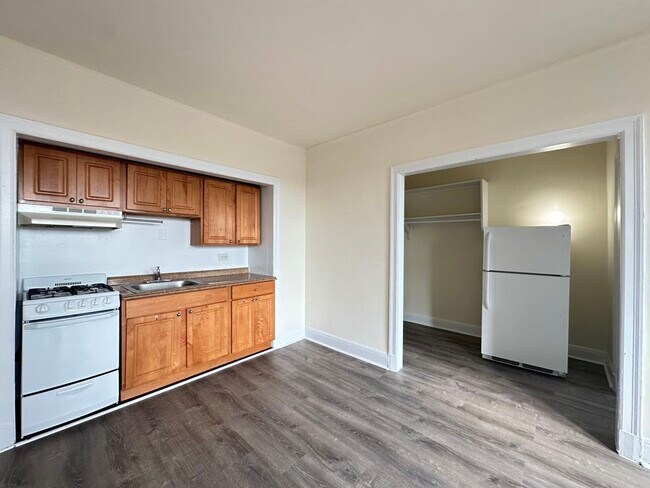Foto del edificio - 3335 W Diversey Ave