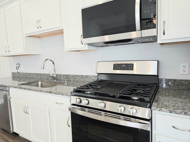 Building Photo - 2 Railroad Ave