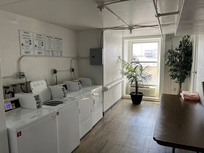 Foto del edificio - 224 E Garden St