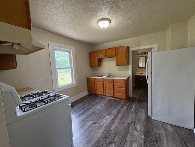 Foto del edificio - Charming 3-Bedroom Akron Home with Central A/C