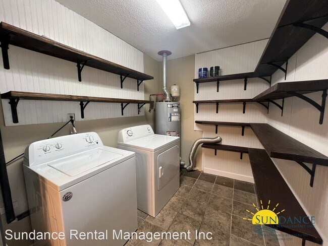 Building Photo - 3 br, 2 bath House - 251 Lorraine Drive W.