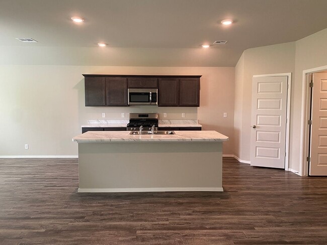 Foto del edificio - Welcome to your beautiful 4 bedroom, 2 bath home in Broken Arrow School district!