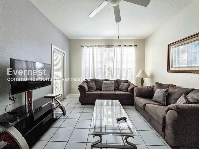 Foto del edificio - 8107 Coconut Pl