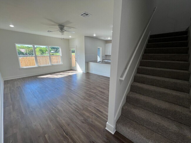 Building Photo - MOVE IN READY newly built townhomes in Bel...