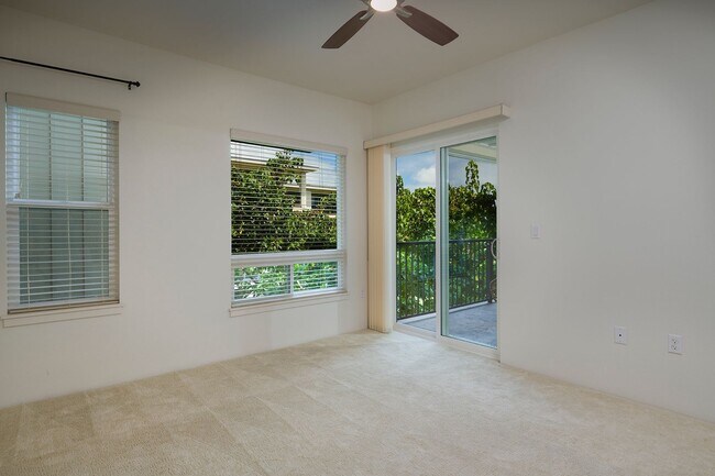 Building Photo - 2 bedroom 2 bath with 2 covered parking Kailua