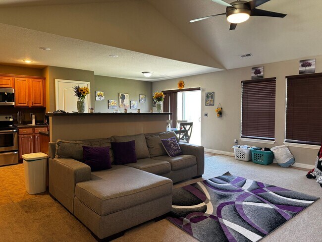 Building Photo - 136 Kale Ct., St. Robert MO 65584