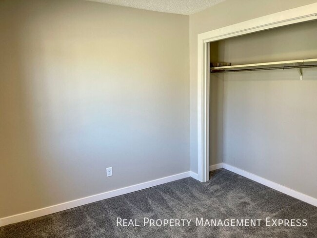 Building Photo - 2 Bedroom Apartment on the West Side