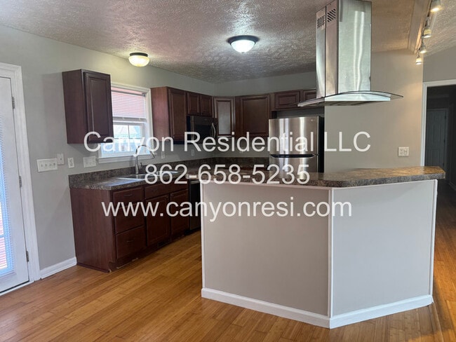 Building Photo - 815 Turkey Ridge Dr
